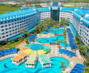 Crystal Admiral Resort Suites & Spa