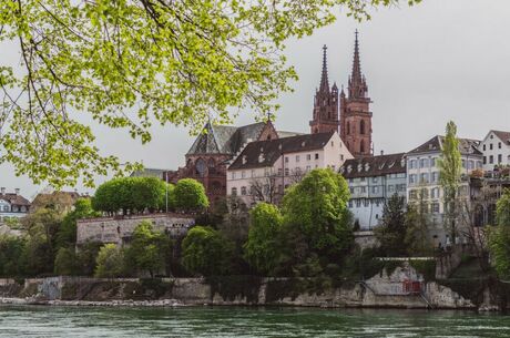 5* DELUXE AMADEUS CARA NEHİR GEMİSİ İLE “YILBAŞI” REN NEHRİ 