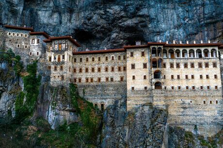 İzmir Çıkışlı Uçaklı Karadeniz ve Batum Turu 3 Gece Otel Konaklaması