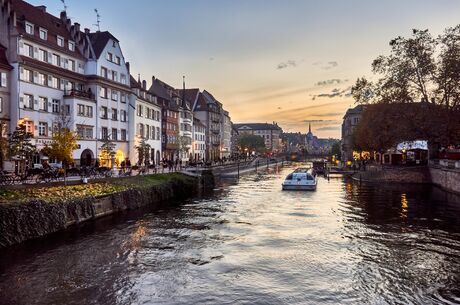 İzmir Hareketli Almanya & Fransa & İsviçre